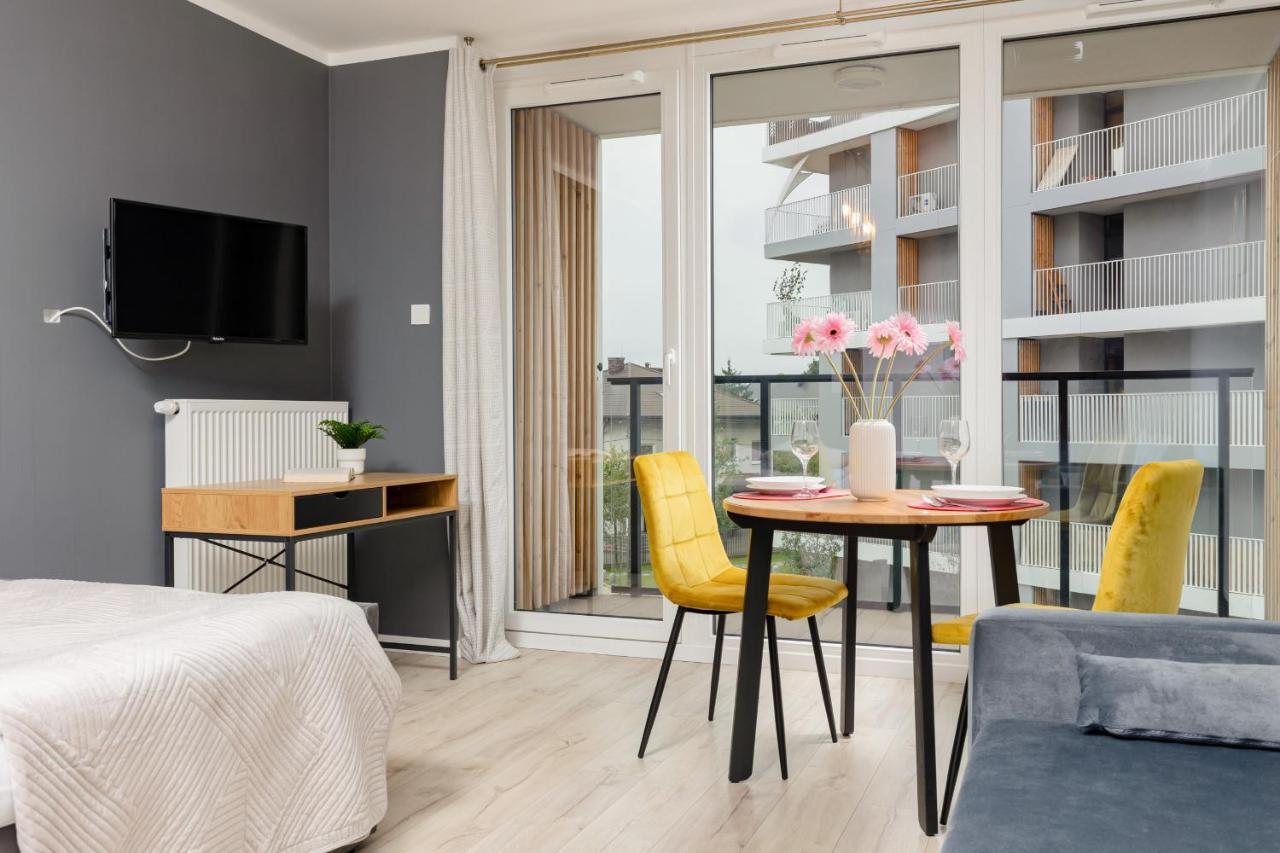 Studio With Balcony Warsaw Kokoryczki By Noclegi Renters Buitenkant foto